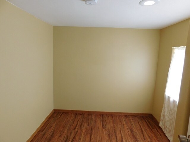 Building Photo - 2Bd/1Ba Single Story House - Available to ...