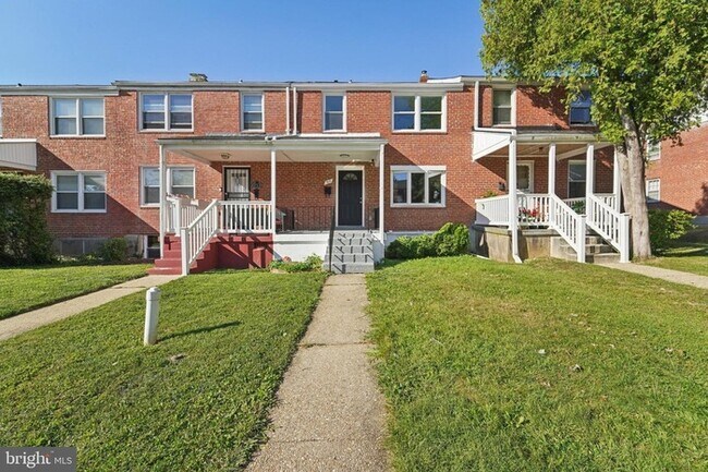 Building Photo - BEAUTIFUL 3 Bedroom 2 Bathroom Home