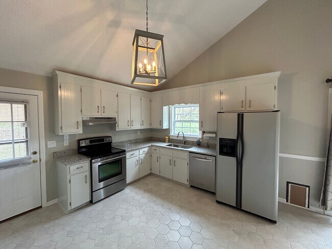 Building Photo - 29 Arrowhead Dr SE