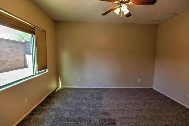 Building Photo - House For Rent