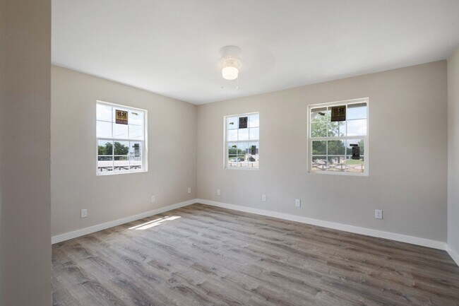 Building Photo - Your Dream Farmhouse Awaits in Elroy