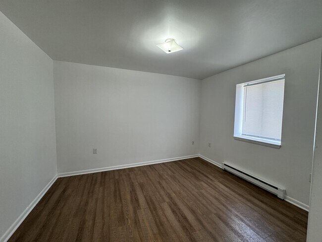 Building Photo - 1468 Rock Cliff Dr