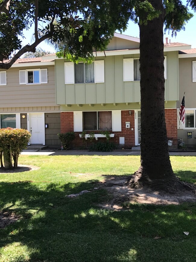 Building Photo - 9660 Durham Dr