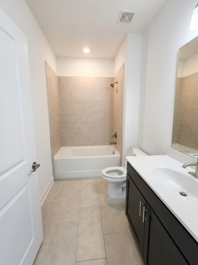 Building Photo - 384 Yardley Ln