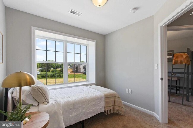 Building Photo - 326 Avon Dr