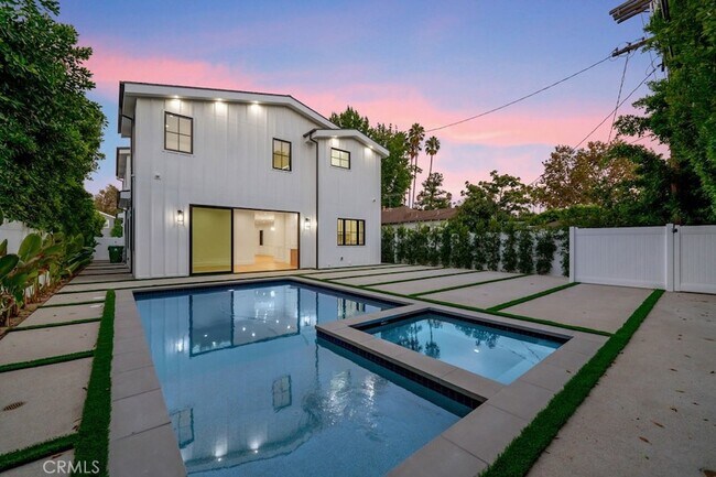 Building Photo - 4539 Longridge Ave
