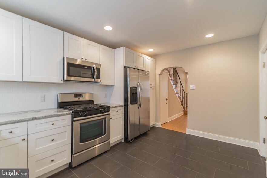 Kitchen - 1523 S Mole St