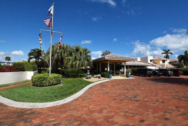 Building Photo - 95 Pelican Pointe Dr