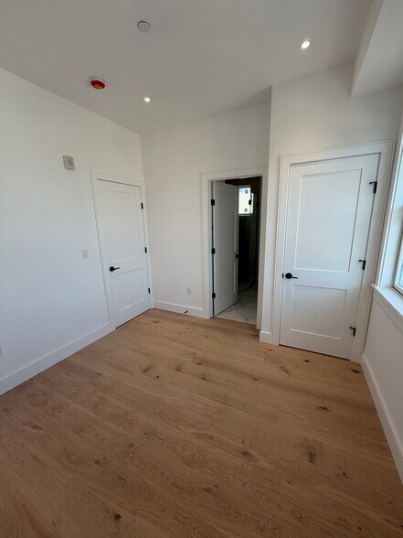 Building Photo - 5 Thurston St