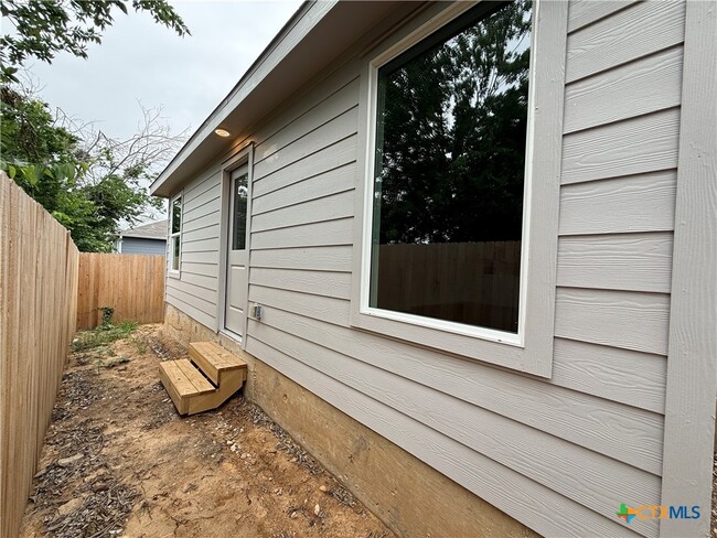 Building Photo - 130 Pastar Fls
