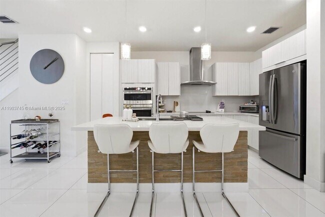 Building Photo - 6611 NW 102nd Path