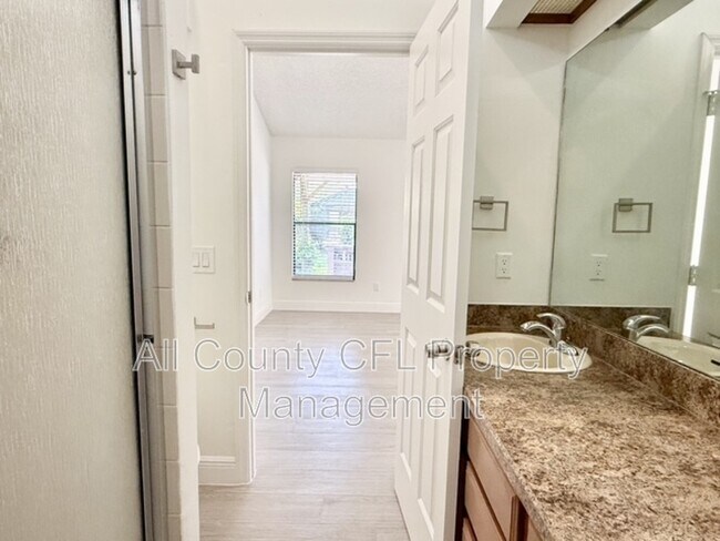 Building Photo - 553 Walnut Grove Pl