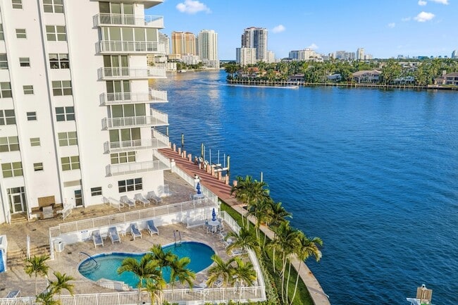 Building Photo - 511 Bayshore Dr