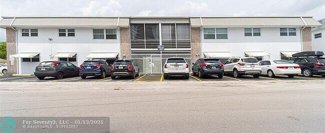 Building Photo - 1300 N 17th Ave