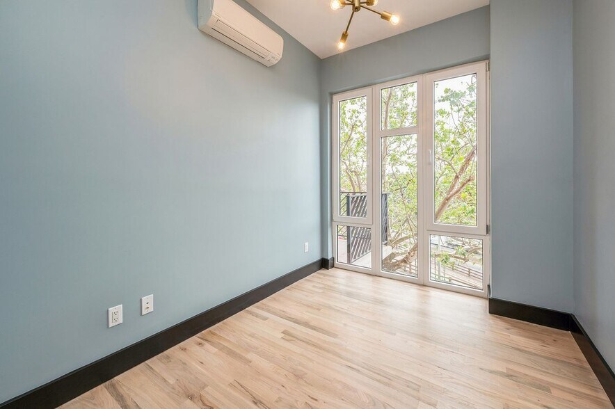 Building Photo - 1847-1849 Cross bronx expy