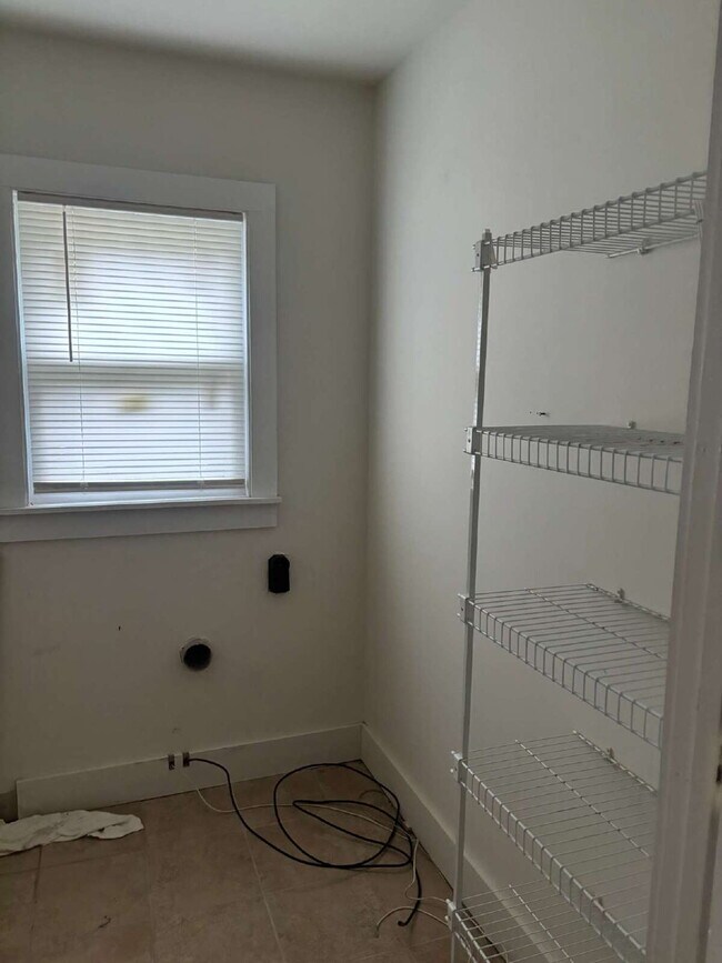 Building Photo - 680 Arms Dr