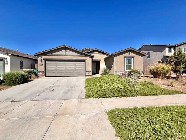 Spacious 4 Bedroom Home – Solar & Pest Co... - Spacious 4 Bedroom Home  – Solar & Pest Co...