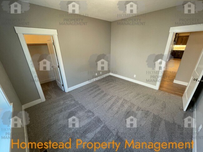 Building Photo - A HOME FOR THOSE WITH DISCERNING TASTE!