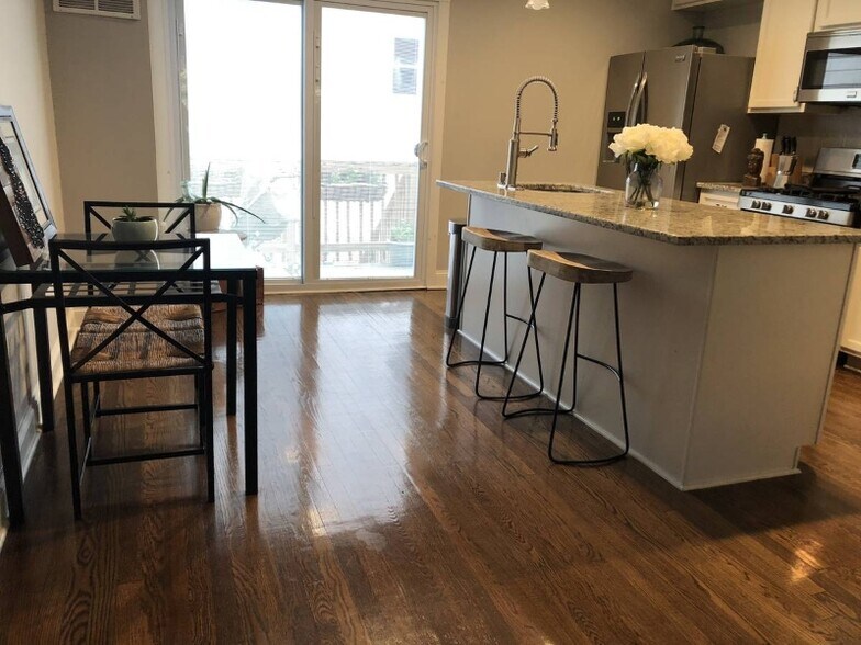 Building Photo - 924 15th St SE