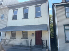 Building Photo - Section 8 Allowed-4 Bedroom 1 Bath House, Garage, Fenced Yard-York City SD