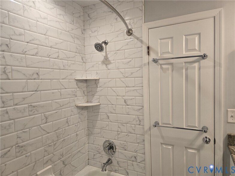 Building Photo - 1308 Maple Ave