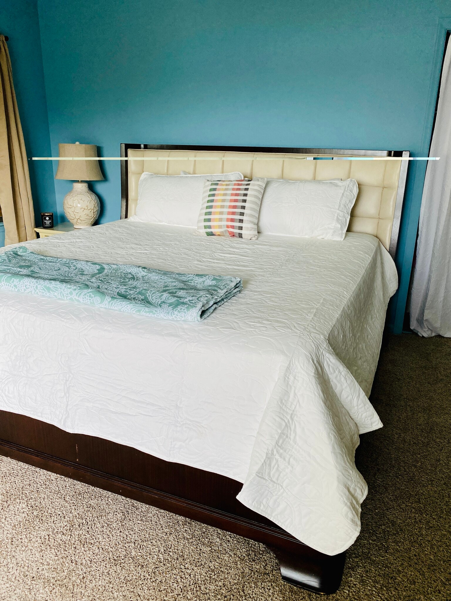 Main bedroom - king - 8531 Pine Lake Rd