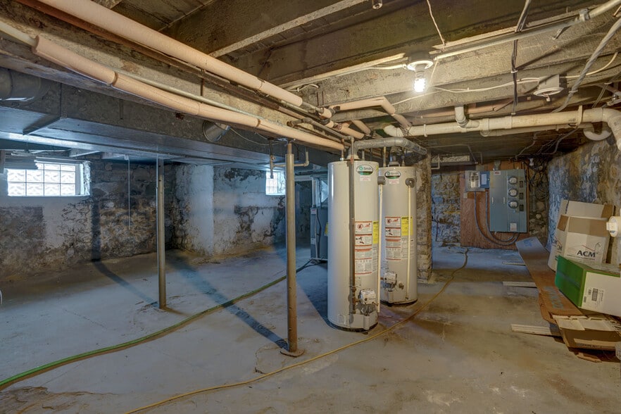 Building Photo - 538 W Wilson St