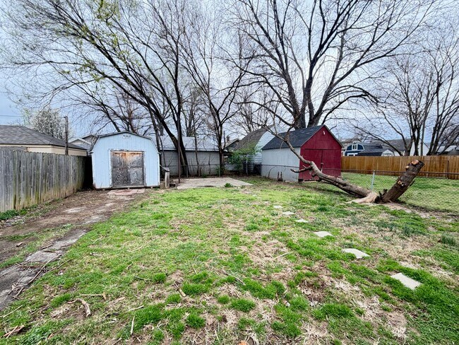 Building Photo - 3 bedroom charmer in Germantown