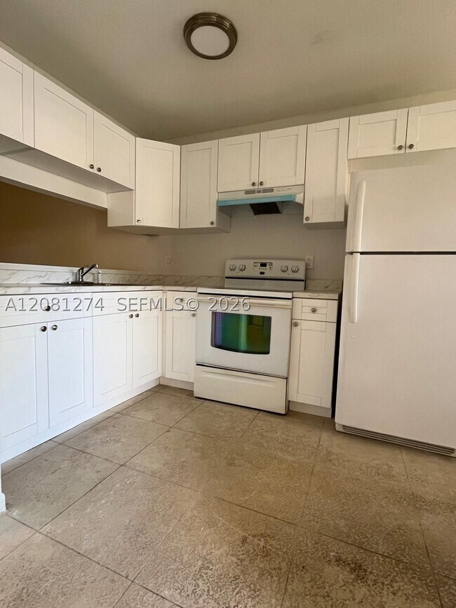 Building Photo - 4178 Lakeside Dr