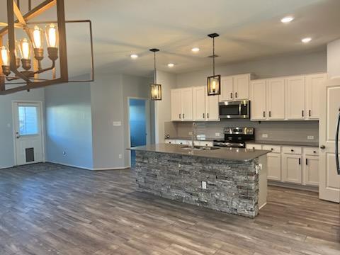 Building Photo - 424 COSMOS LN