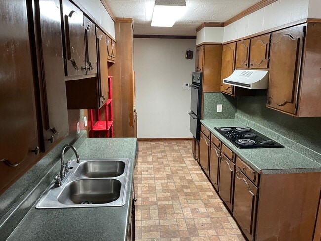 Building Photo - Beautiful 4 Bedroom Southern Hills Home