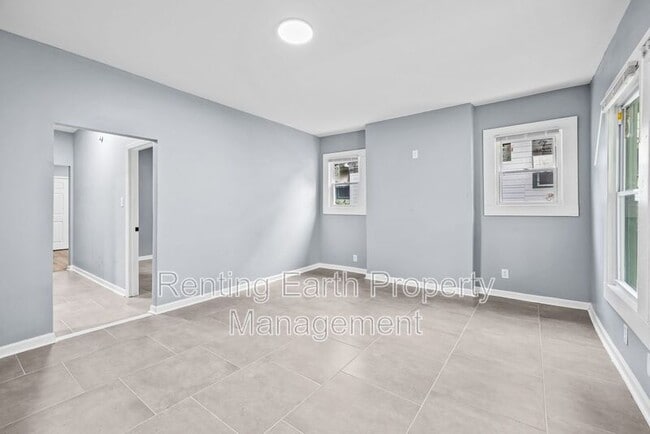 Building Photo - 317 11th St SW
