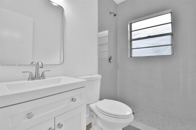 Building Photo - 1900 Calais Dr