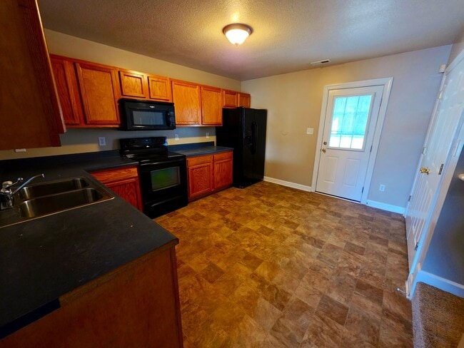 Building Photo - 2 BR 1.5 BA townhouse in Carolina Plantation