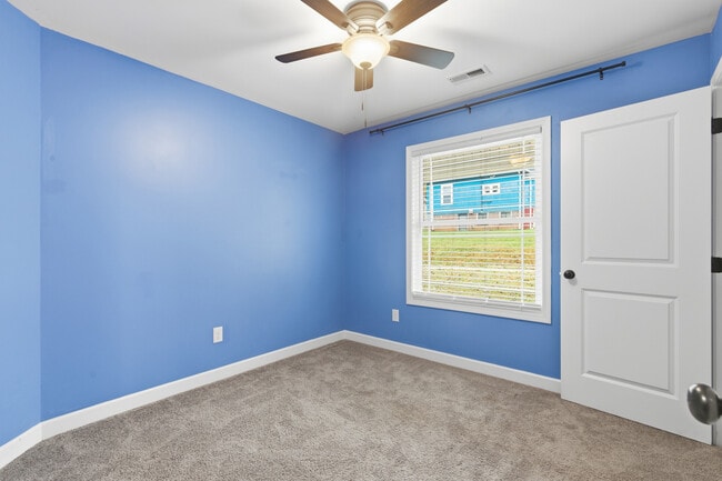 Building Photo - 3104 Husky Way