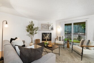 Building Photo - Private End-Unit Condo in Southeast Boise ...