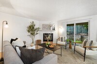 Building Photo - Private End-Unit Condo in Southeast Boise | Pool Access + Great Location