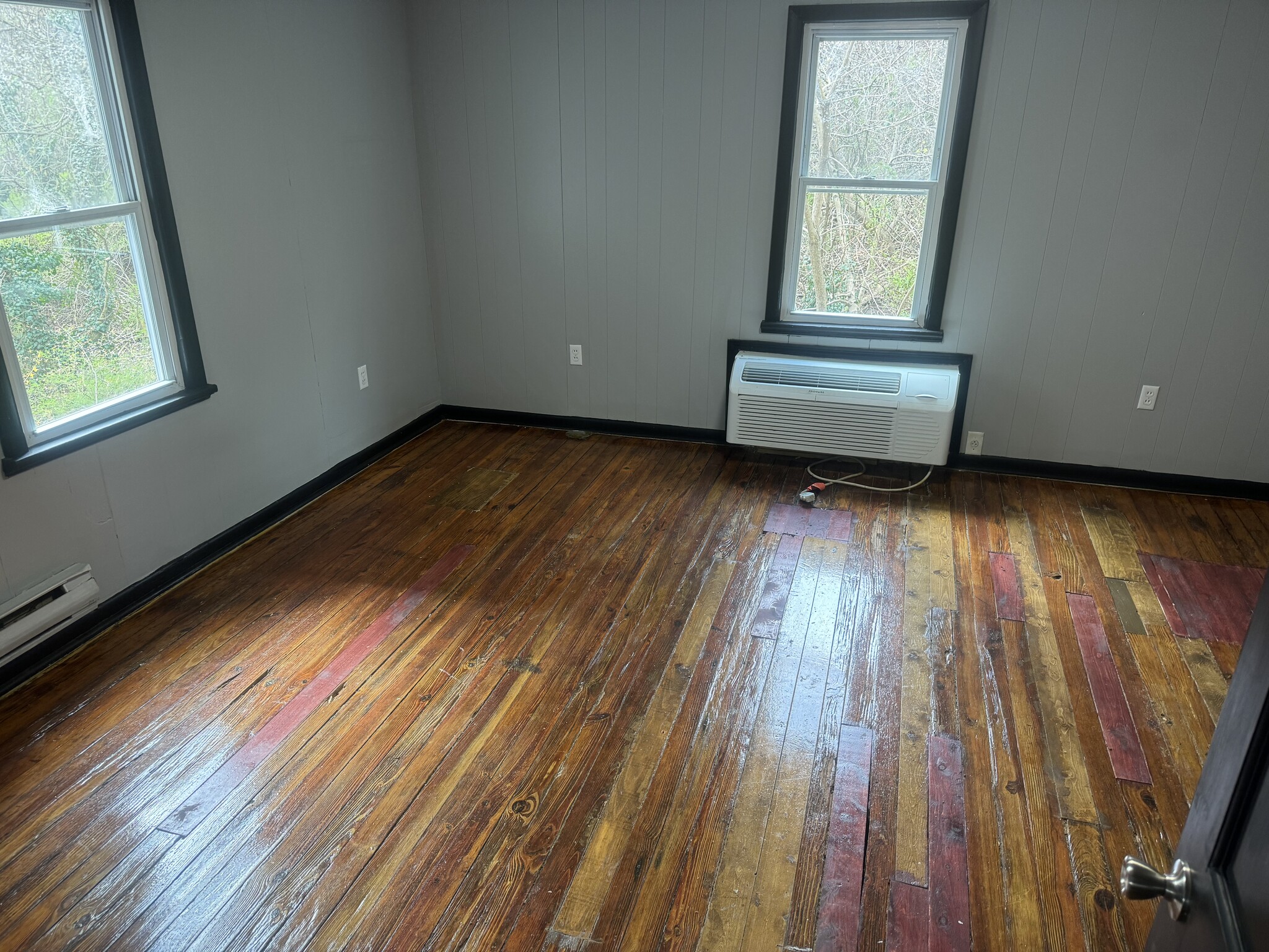 Building Photo - 210 Locust Ave