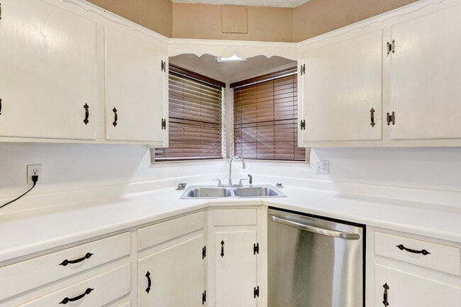 Building Photo - Spacious 3-Bedroom Home with a Fenced Yard and Easy Access to Everything!