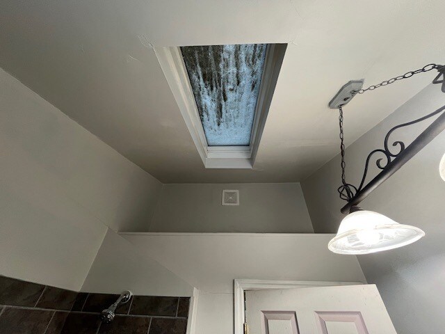 Building Photo - 230 E Victoria St