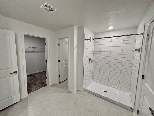 Building Photo - 11237 Linden Depot Rd