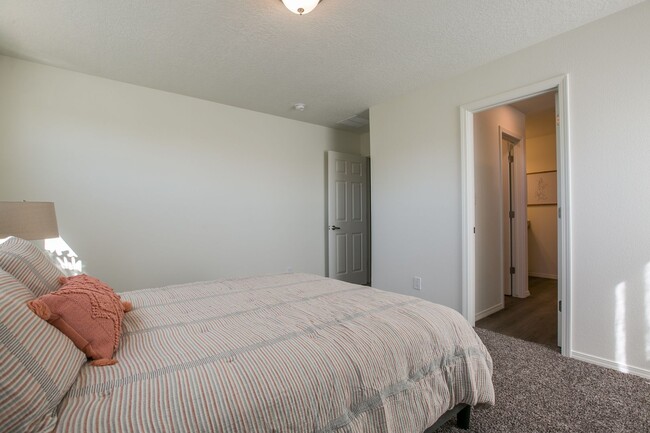 Building Photo - North Valley Townhome