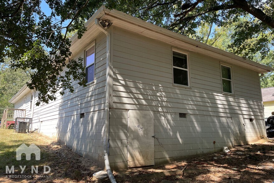 Building Photo - 605 Cedar Ave NW