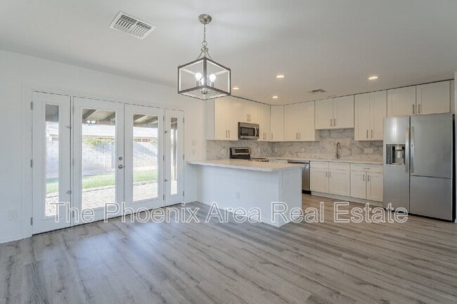 Building Photo - 8532 E Chaparral Rd