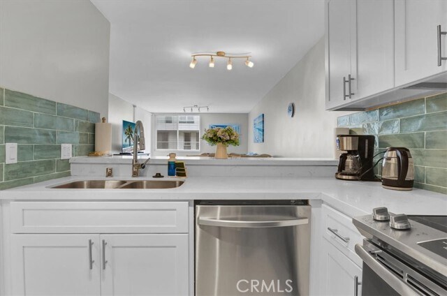 Building Photo - 1140 E Ocean Blvd