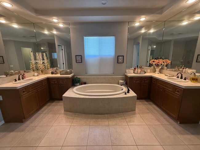 Building Photo - Stonebrook Estates-3 Bedrooms, 3351 SQFT of Luxury & Entertainment