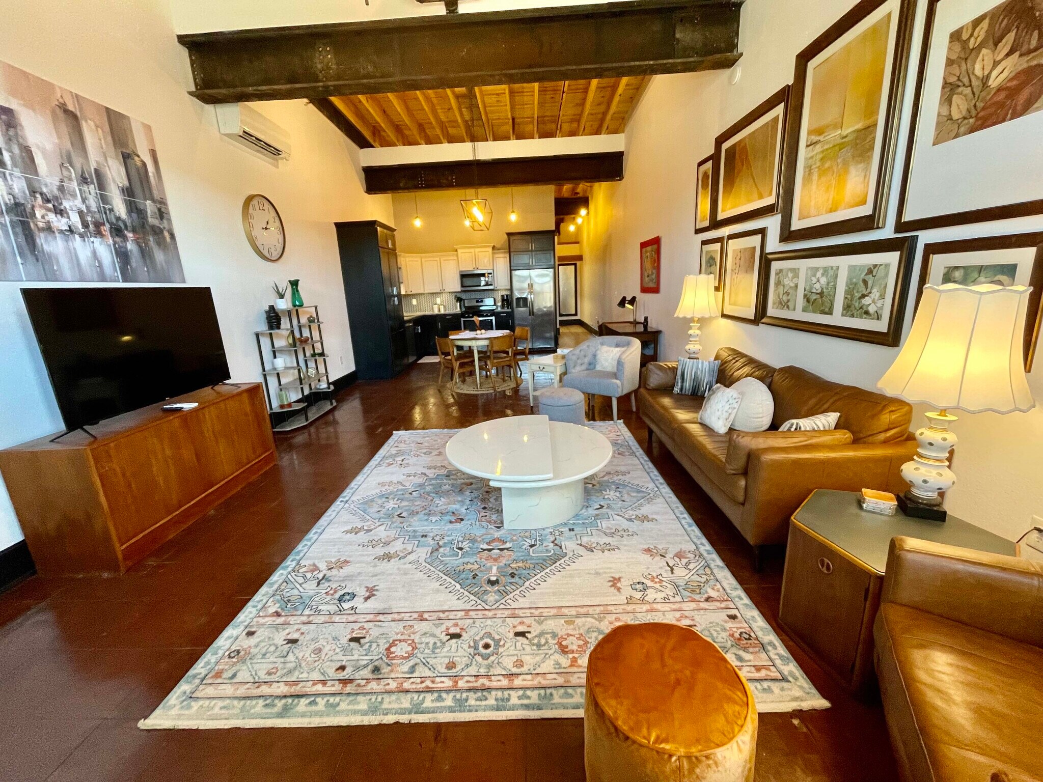 Building Photo - 719 S. Baker St.