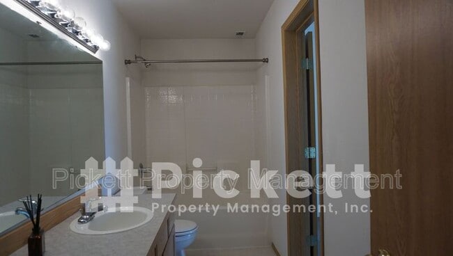 Building Photo - 11615 Breckenridge Ln NW