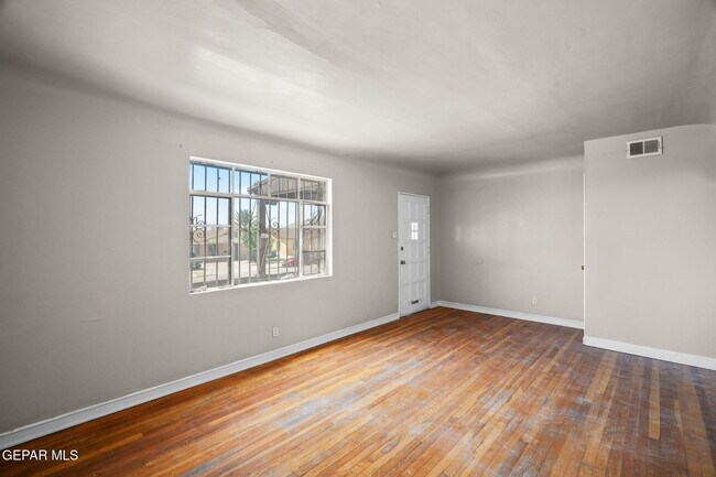 Building Photo - 3125 Van Buren Ave