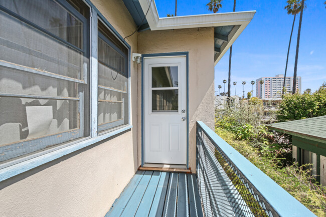 Building Photo - 1034 5th St in Santa Monica - 5 blocks to ...